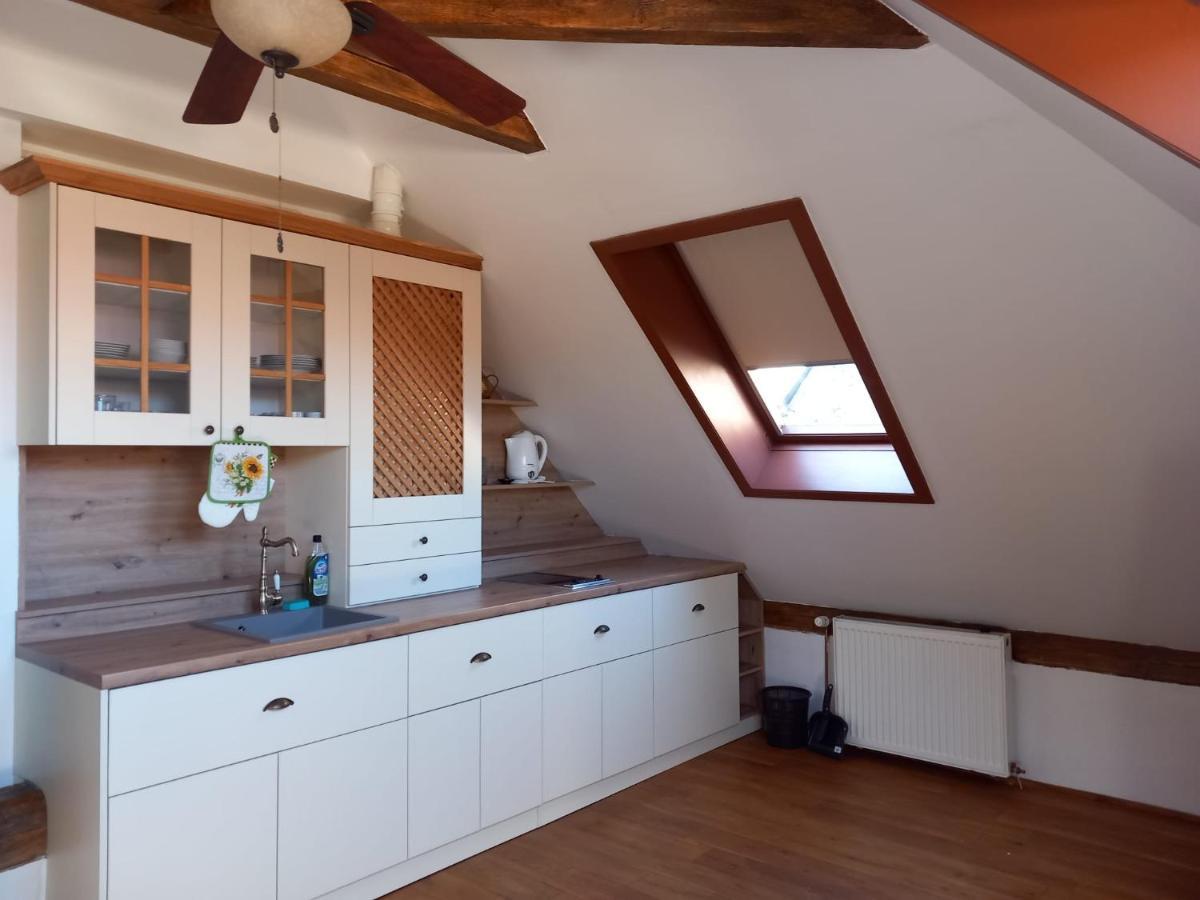 Roof Apartment Ztracena Оломоуц Экстерьер фото